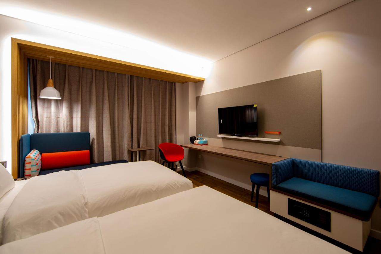 Holiday Inn Express Jinan Jingshi Road, An Ihg Hotel Extérieur photo