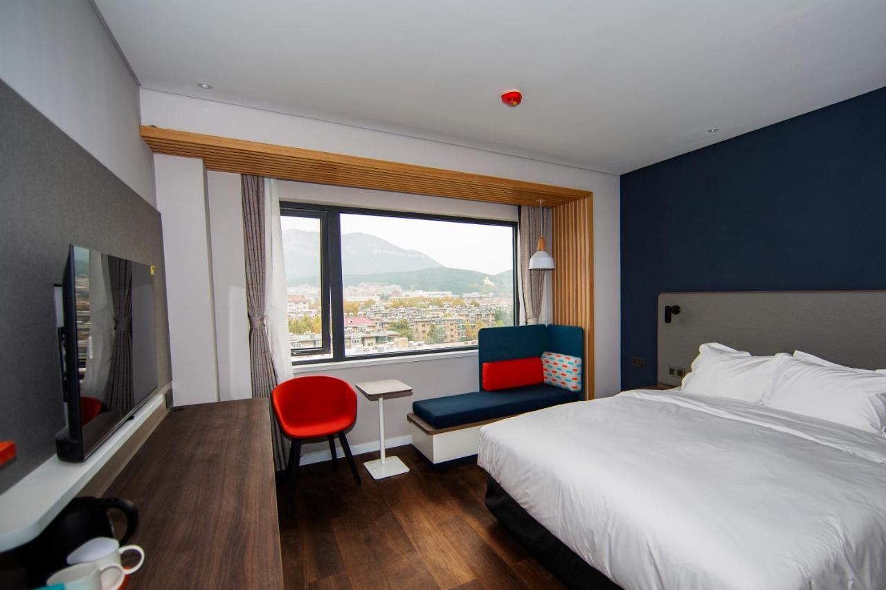Holiday Inn Express Jinan Jingshi Road, An Ihg Hotel Extérieur photo