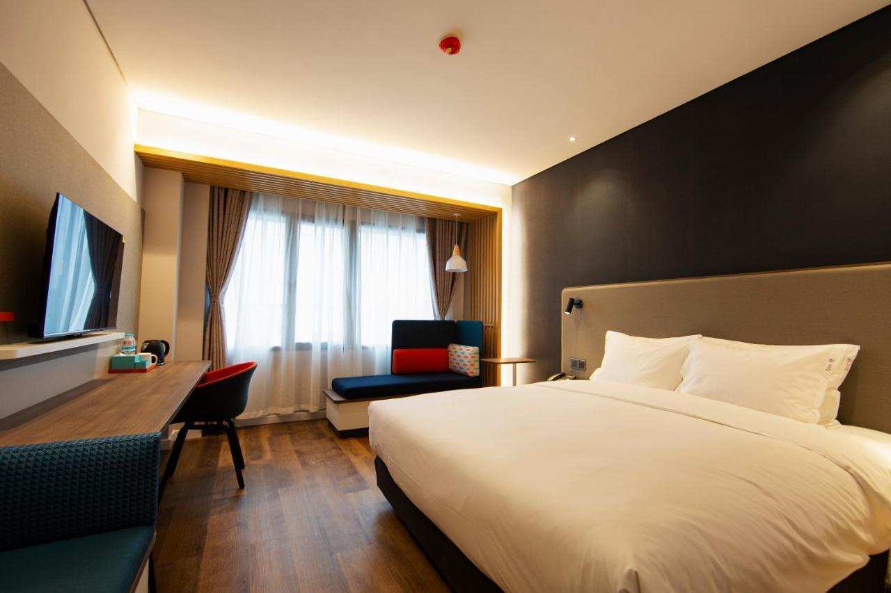 Holiday Inn Express Jinan Jingshi Road, An Ihg Hotel Extérieur photo