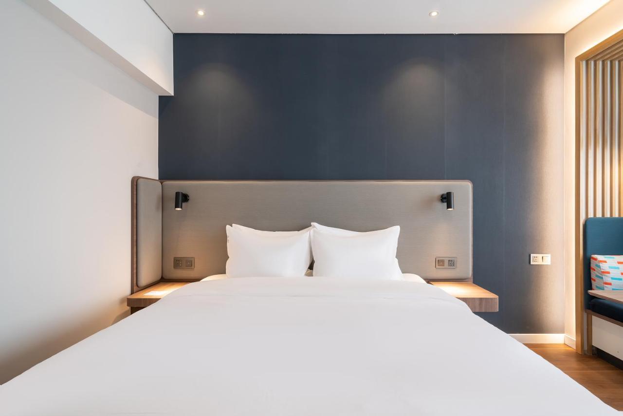 Holiday Inn Express Jinan Jingshi Road, An Ihg Hotel Extérieur photo